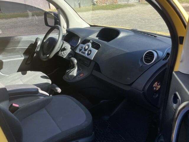 Желтый Рено Кенгу, объемом двигателя 0 л и пробегом 155 тыс. км за 3300 $, фото 4 на Automoto.ua