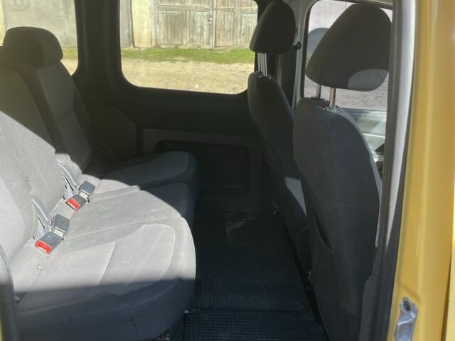 Желтый Рено Кенгу, объемом двигателя 0 л и пробегом 155 тыс. км за 3300 $, фото 5 на Automoto.ua