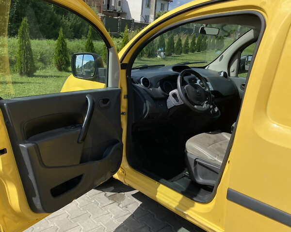 Желтый Рено Кенгу, объемом двигателя 0 л и пробегом 155 тыс. км за 4300 $, фото 5 на Automoto.ua