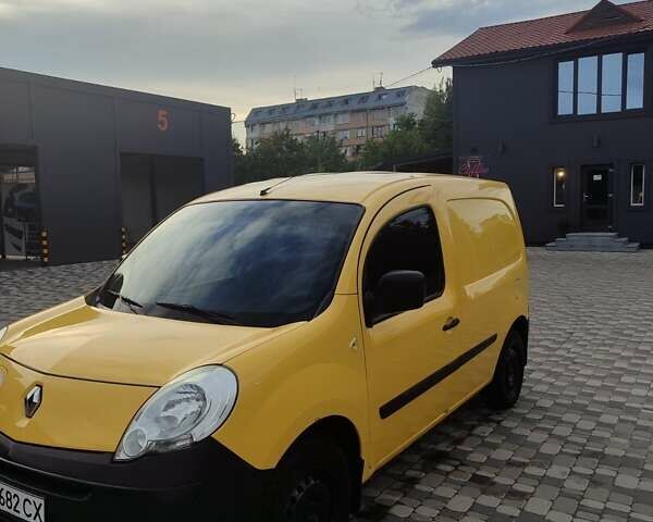 Желтый Рено Кенгу, объемом двигателя 0 л и пробегом 112 тыс. км за 4000 $, фото 1 на Automoto.ua