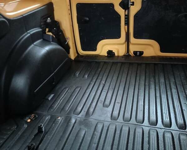 Желтый Рено Кенгу, объемом двигателя 0 л и пробегом 112 тыс. км за 4000 $, фото 9 на Automoto.ua