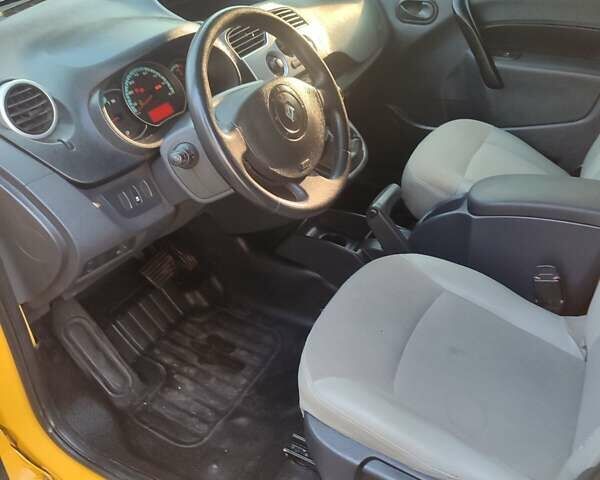Желтый Рено Кенгу, объемом двигателя 0 л и пробегом 112 тыс. км за 4000 $, фото 5 на Automoto.ua