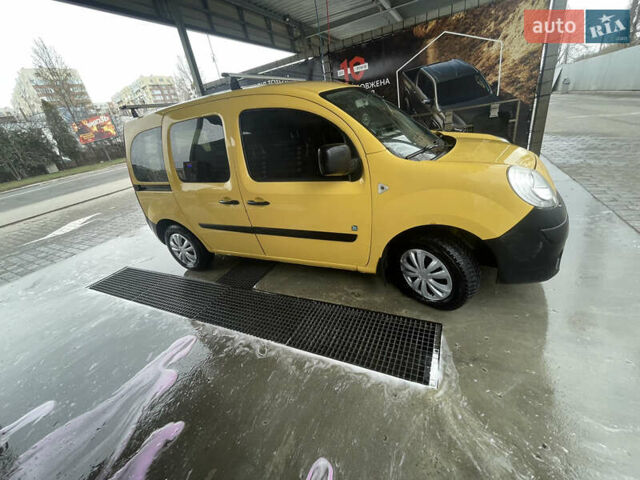 Желтый Рено Кенгу, объемом двигателя 0 л и пробегом 142 тыс. км за 6000 $, фото 2 на Automoto.ua