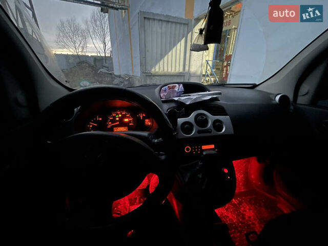 Желтый Рено Кенгу, объемом двигателя 0 л и пробегом 142 тыс. км за 6000 $, фото 9 на Automoto.ua