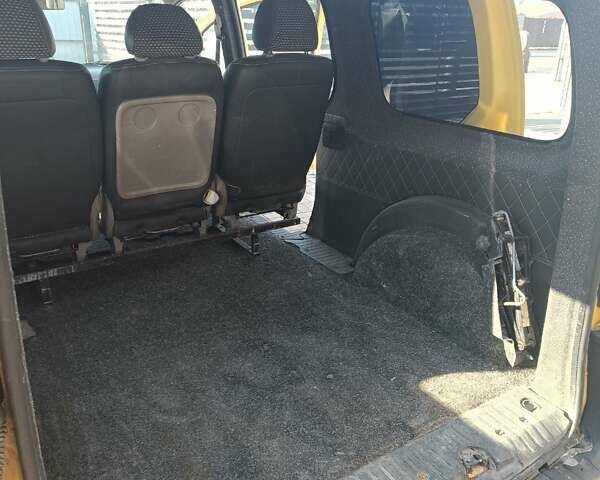 Желтый Рено Кенгу, объемом двигателя 0 л и пробегом 136 тыс. км за 5200 $, фото 7 на Automoto.ua