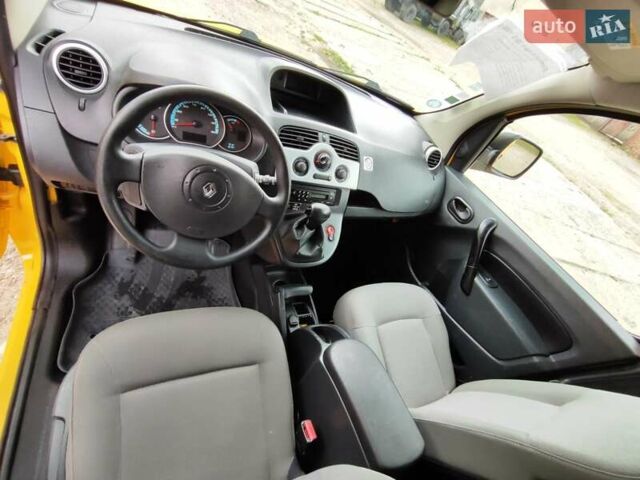 Рено Кенгу 2013 в Кременце на Automoto.ua Желтый Рено Кенгу, объемом двигателя 0 л и пробегом 115 тыс. км за 4550 $, фото 15 на Automoto.ua