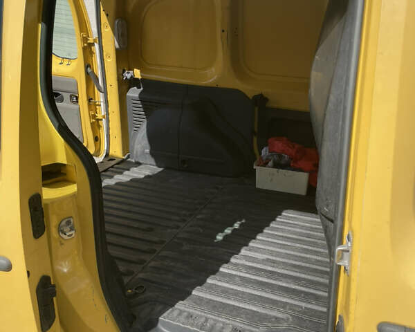 Желтый Рено Кенгу, объемом двигателя 0 л и пробегом 140 тыс. км за 4700 $, фото 5 на Automoto.ua