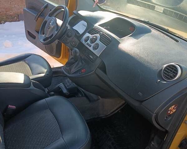 Желтый Рено Кенгу, объемом двигателя 0 л и пробегом 136 тыс. км за 5200 $, фото 5 на Automoto.ua