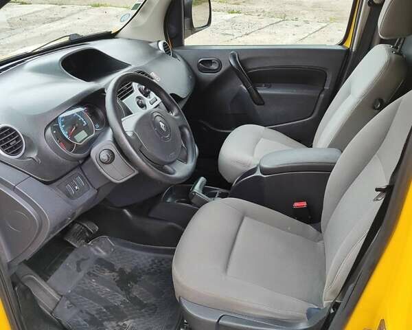 Рено Кенгу 2013 в Кременце на Automoto.ua Желтый Рено Кенгу, объемом двигателя 0 л и пробегом 115 тыс. км за 4550 $, фото 14 на Automoto.ua
