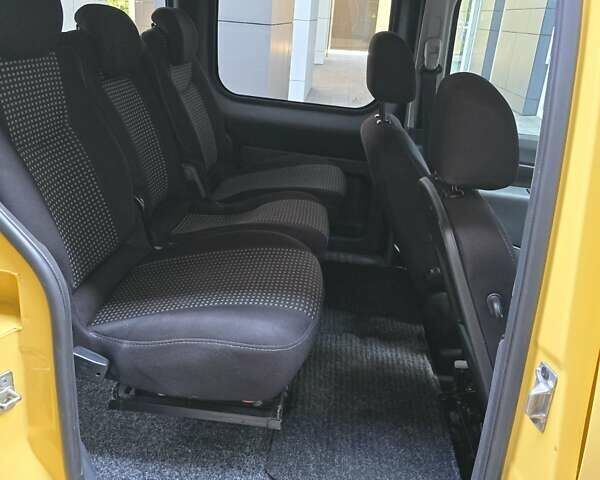 Жовтий Рено Кєнгу, об'ємом двигуна 0 л та пробігом 146 тис. км за 7970 $, фото 5 на Automoto.ua