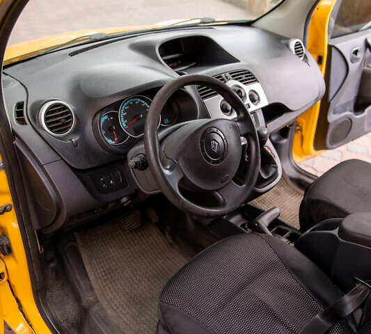 Жовтий Рено Кєнгу, об'ємом двигуна 0 л та пробігом 118 тис. км за 6600 $, фото 13 на Automoto.ua