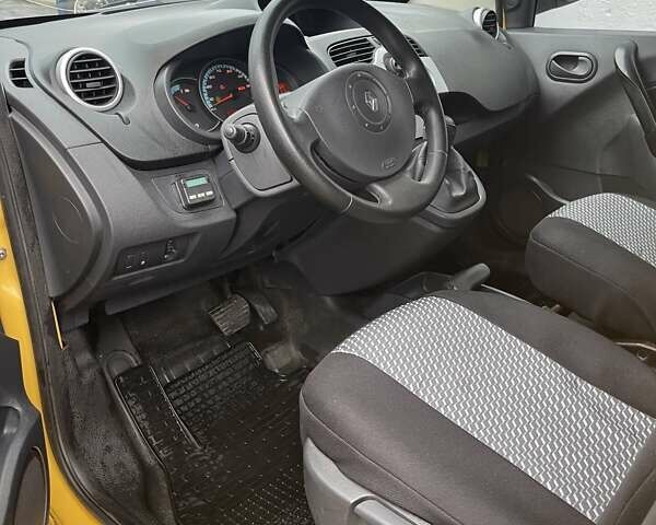 Желтый Рено Кенгу, объемом двигателя 0 л и пробегом 222 тыс. км за 4100 $, фото 11 на Automoto.ua