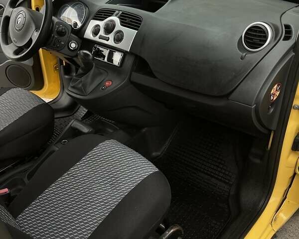 Желтый Рено Кенгу, объемом двигателя 0 л и пробегом 222 тыс. км за 4100 $, фото 12 на Automoto.ua