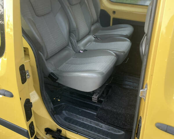 Желтый Рено Кенгу, объемом двигателя 0 л и пробегом 120 тыс. км за 5200 $, фото 5 на Automoto.ua