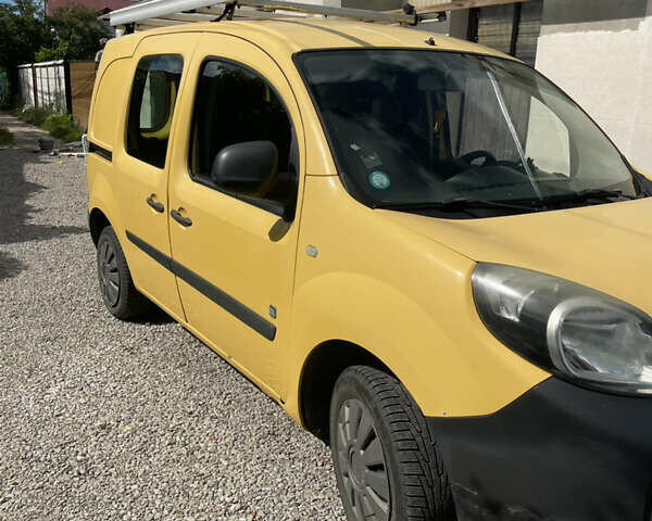 Желтый Рено Кенгу, объемом двигателя 0 л и пробегом 140 тыс. км за 4700 $, фото 2 на Automoto.ua