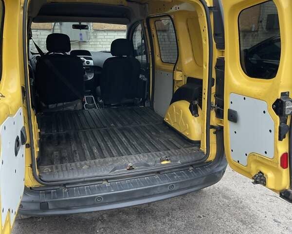 Желтый Рено Кенгу, объемом двигателя 0 л и пробегом 222 тыс. км за 4100 $, фото 14 на Automoto.ua