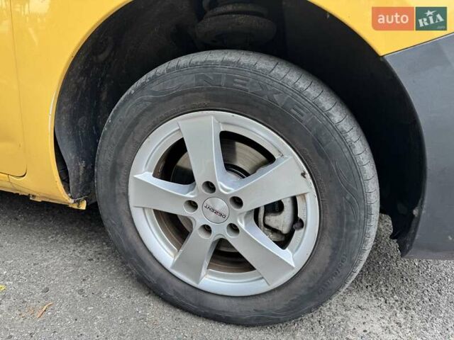 Желтый Рено Кенгу, объемом двигателя 0 л и пробегом 195 тыс. км за 8500 $, фото 3 на Automoto.ua