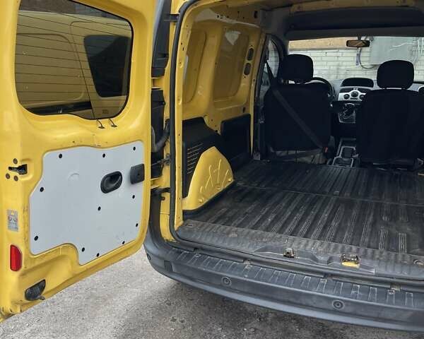 Желтый Рено Кенгу, объемом двигателя 0 л и пробегом 222 тыс. км за 4100 $, фото 16 на Automoto.ua