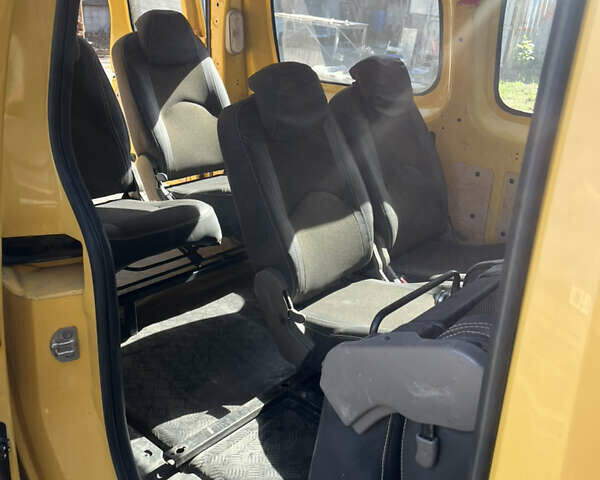 Жовтий Рено Кєнгу, об'ємом двигуна 0 л та пробігом 130 тис. км за 6700 $, фото 5 на Automoto.ua