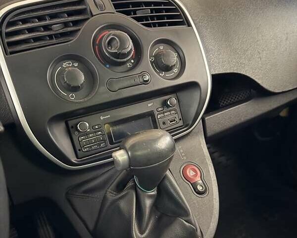 Желтый Рено Кенгу, объемом двигателя 0 л и пробегом 80 тыс. км за 5300 $, фото 6 на Automoto.ua