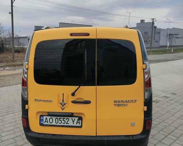 Желтый Рено Кенгу, объемом двигателя 0 л и пробегом 140 тыс. км за 6900 $, фото 28 на Automoto.ua