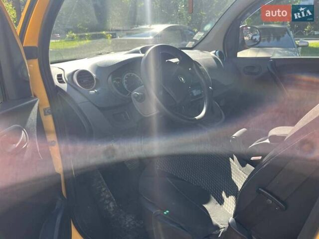 Жовтий Рено Кєнгу, об'ємом двигуна 0 л та пробігом 98 тис. км за 6800 $, фото 2 на Automoto.ua