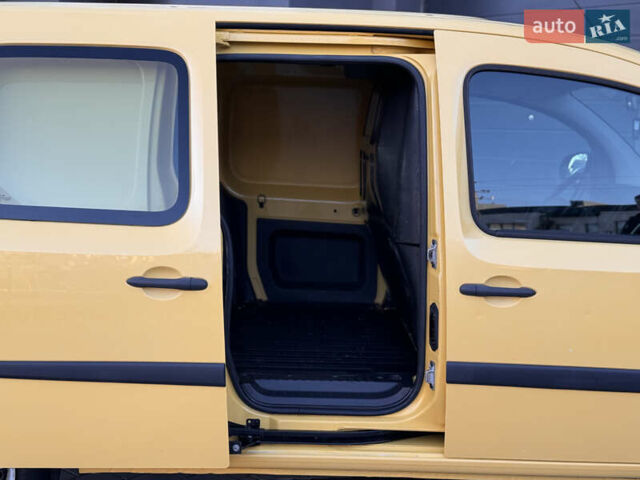 Рено Кєнгу 2015 у Тернополі на Automoto.ua Жовтий Рено Кєнгу, об'ємом двигуна 0 л та пробігом 110 тис. км за 7500 $, фото 17 на Automoto.ua