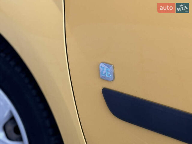 Рено Кєнгу 2015 у Тернополі на Automoto.ua Жовтий Рено Кєнгу, об'ємом двигуна 0 л та пробігом 110 тис. км за 7500 $, фото 11 на Automoto.ua