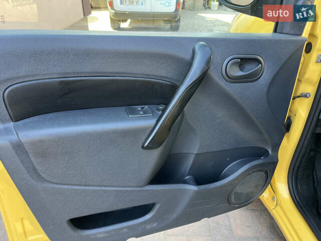 Жовтий Рено Кєнгу, об'ємом двигуна 0 л та пробігом 98 тис. км за 5999 $, фото 8 на Automoto.ua