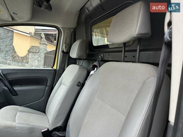 Желтый Рено Кенгу, объемом двигателя 0 л и пробегом 85 тыс. км за 5777 $, фото 19 на Automoto.ua