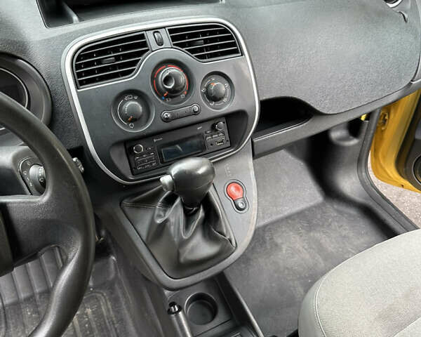 Рено Кенгу 2017 в Луцке на Automoto.ua Желтый Рено Кенгу, объемом двигателя 0 л и пробегом 98 тыс. км за 7900 $, фото 14 на Automoto.ua