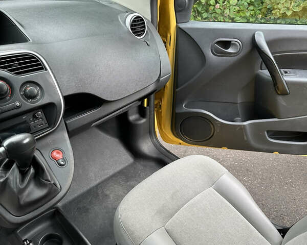 Желтый Рено Кенгу, объемом двигателя 0 л и пробегом 98 тыс. км за 8100 $, фото 13 на Automoto.ua