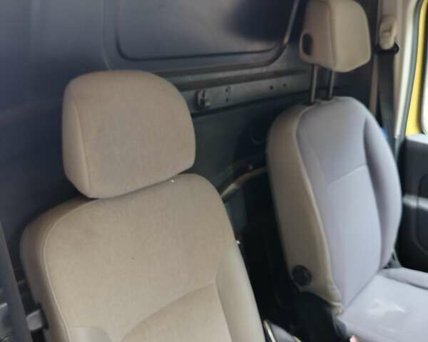 Рено Кенгу 2017 в Львове на Automoto.ua Желтый Рено Кенгу, объемом двигателя 0 л и пробегом 90 тыс. км за 7999 $, фото 6 на Automoto.ua