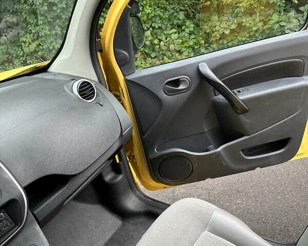 Желтый Рено Кенгу, объемом двигателя 0 л и пробегом 98 тыс. км за 7900 $, фото 14 на Automoto.ua