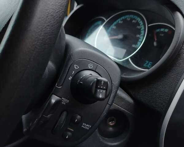 Рено Кенгу 2017 в Львове на Automoto.ua Желтый Рено Кенгу, объемом двигателя 0 л и пробегом 90 тыс. км за 7999 $, фото 10 на Automoto.ua