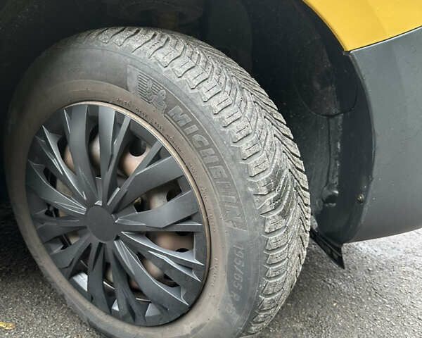 Рено Кенгу 2017 в Луцке на Automoto.ua Желтый Рено Кенгу, объемом двигателя 0 л и пробегом 98 тыс. км за 7900 $, фото 23 на Automoto.ua