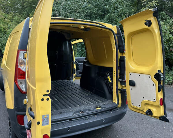 Желтый Рено Кенгу, объемом двигателя 0 л и пробегом 98 тыс. км за 7900 $, фото 7 на Automoto.ua