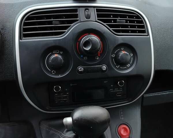 Желтый Рено Кенгу, объемом двигателя 0 л и пробегом 90 тыс. км за 7600 $, фото 11 на Automoto.ua