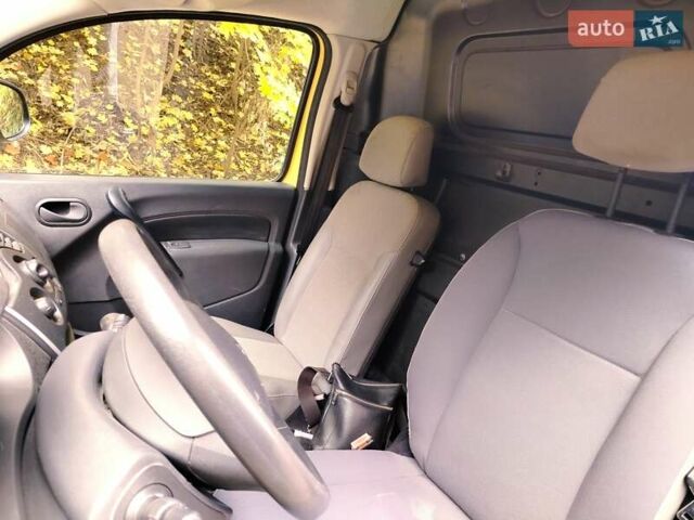 Желтый Рено Кенгу, объемом двигателя 0 л и пробегом 90 тыс. км за 7600 $, фото 7 на Automoto.ua