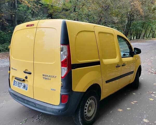 Рено Кенгу 2017 в Львове на Automoto.ua Желтый Рено Кенгу, объемом двигателя 0 л и пробегом 90 тыс. км за 7999 $, фото 2 на Automoto.ua