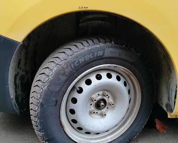 Желтый Рено Кенгу, объемом двигателя 0 л и пробегом 90 тыс. км за 7600 $, фото 10 на Automoto.ua