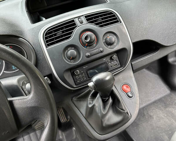 Рено Кенгу 2017 в Луцке на Automoto.ua Желтый Рено Кенгу, объемом двигателя 0 л и пробегом 98 тыс. км за 7900 $, фото 17 на Automoto.ua