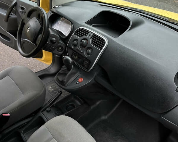 Желтый Рено Кенгу, объемом двигателя 0 л и пробегом 98 тыс. км за 7900 $, фото 21 на Automoto.ua