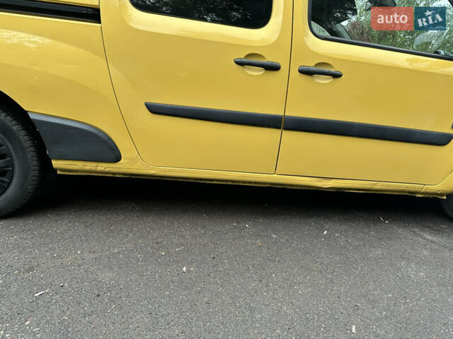 Желтый Рено Кенгу, объемом двигателя 0 л и пробегом 98 тыс. км за 7900 $, фото 22 на Automoto.ua