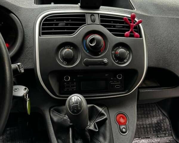 Желтый Рено Кенгу, объемом двигателя 1.5 л и пробегом 109 тыс. км за 9500 $, фото 5 на Automoto.ua