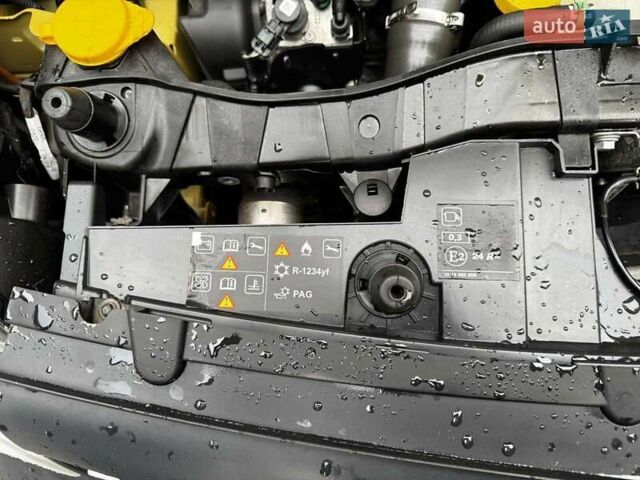 Желтый Рено Кенгу, объемом двигателя 1.5 л и пробегом 109 тыс. км за 8700 $, фото 9 на Automoto.ua