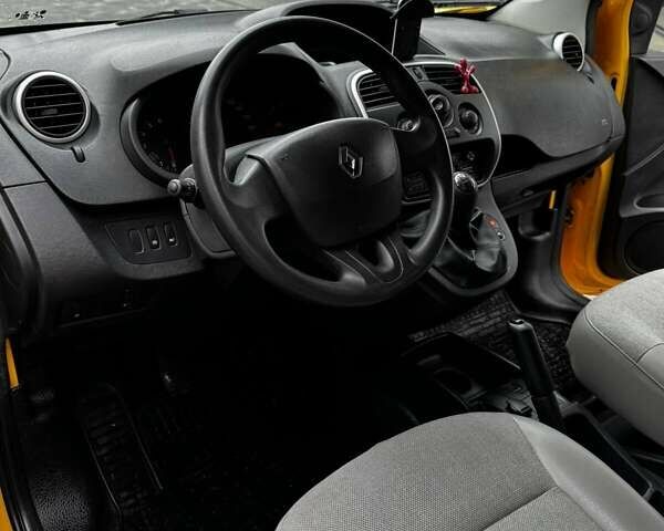 Желтый Рено Кенгу, объемом двигателя 1.5 л и пробегом 109 тыс. км за 8700 $, фото 4 на Automoto.ua