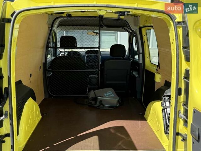 Желтый Рено Кенгу, объемом двигателя 0 л и пробегом 40 тыс. км за 9500 $, фото 8 на Automoto.ua