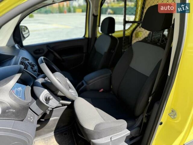 Желтый Рено Кенгу, объемом двигателя 0 л и пробегом 40 тыс. км за 9500 $, фото 7 на Automoto.ua