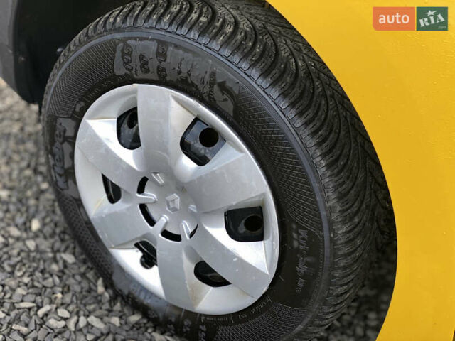 Желтый Рено Кенгу, объемом двигателя 0 л и пробегом 57 тыс. км за 9950 $, фото 18 на Automoto.ua